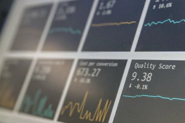 Analistlere göre, İngiltere'de FTSE Endeksi yüzde 0,6, Almanya'da DAX Endeksi