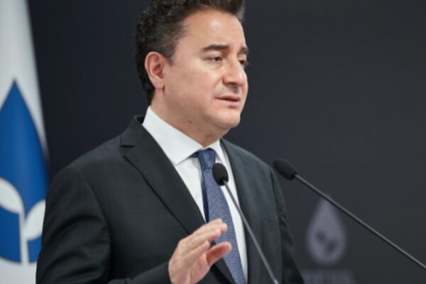 DEVA Partisi Genel Başkanı Ali Babacan, Türkiye’de içki ve sigara