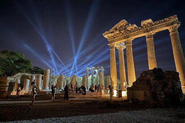 Kültür ve Turizm Bakanı Mehmet Nuri Ersoy, Antalya'nın Ekim ayında geçen