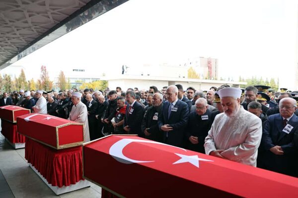 Bakan Güler, şehit askerlerin cenaze törenine katıldı C-130 tipi askeri kargo uçağının Azerbaycan-Gürcistan sınırında düşmesi sonucu şehit
