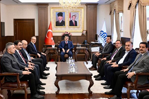 Bakan Tekin, Malatya’da bir dizi programa katıldı Bakan Tekin’in Malatya’daki ziyaret ve inceleme programına; Malatya Valisi Seddar