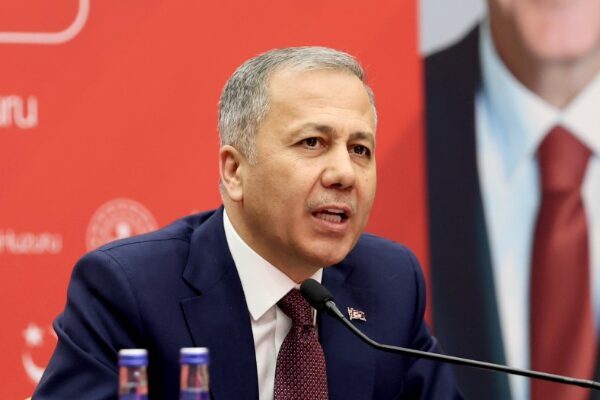 İçişleri Bakanı Ali Yerlikaya, Kocaeli Valiliğini ziyaret ederek Kocaeli Valisi