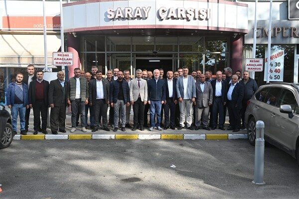 Isparta Belediye Başkanı Şükrü Başdeğirmen, muhtarlarla tek tek selamlaştı. Başdeğirmen, Yalvaçlı