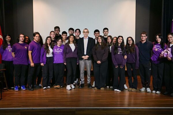  Etimesgut Belediye Başkanı Erdal Beşikcioğlu, üniversite öğrencileriyle düzenlediği interaktif etkinlikler ve