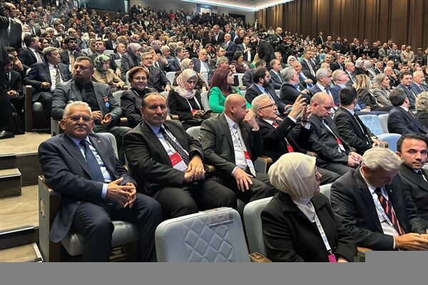 Başkan Büyükkılıç,“Medeniyetimizde Şehir ve Mekan” temalı Şehircilik Zirvesi’ne katıldı.  Büyükkılıç,