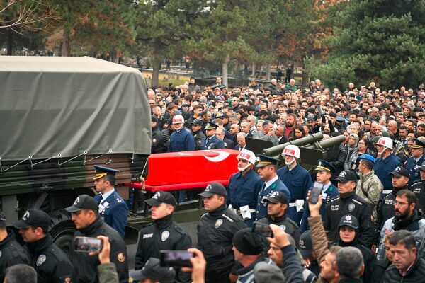 Başkan Büyükkılıç, şehit Hava Pilot Binbaşı İlgen’in cenaze törenine katıldı Büyükşehir Belediye Başkanı Memduh Büyükkılıç, Şehit Hava Pilot Binbaşı Nihat