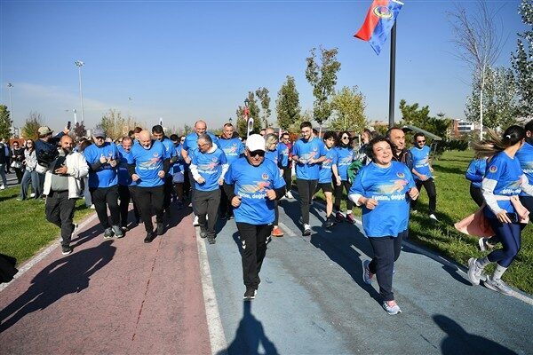 Kayseri Büyükşehir Belediye Başkanı Büyükkılıç, TED’in Recep Tayyip Erdoğan Millet