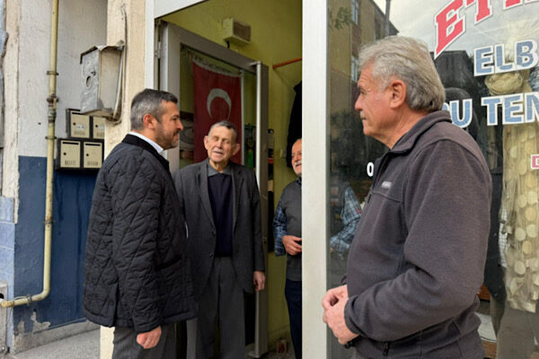 Karabük Belediye Başkanı Özkan Çetinkaya, mahalle ziyaretleri kapsamında Yeşil Mahalle