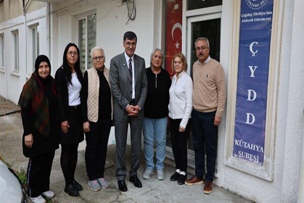 Ziyarette, Kütahya'da özellikle gençlere yönelik sosyal projeler, eğitim destek programları,