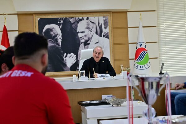 Kepez Belediye Başkanı Mesut Kocagöz, Beyaz Baston Görme Engelliler Derneği’nin