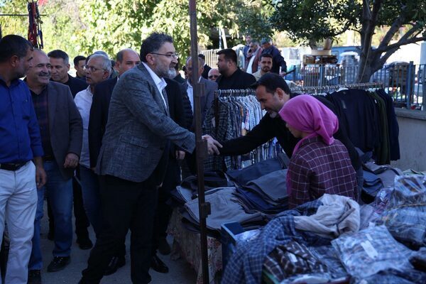 Başkan Kumbul, Gebiz’de vatandaşlarla buluştu Başkan Kumbul, inceleme sonrası mahalle esnafını, pazar esnafını ve vatandaşları