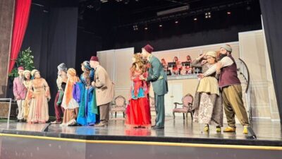 Batman Valisi ve Belediye Başkan Vekili Ekrem Canalp ile eşi