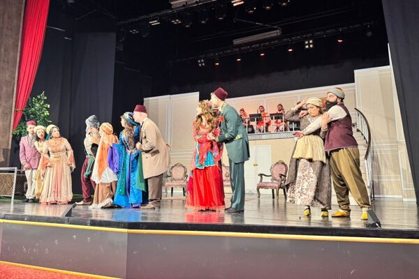 Batman Valisi ve Belediye Başkan Vekili Ekrem Canalp ile eşi