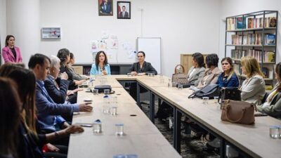 İzmir Büyükşehir Belediye Başkanı Dr. Cemil Tugay’ın eşi Öznur Tugay’ın