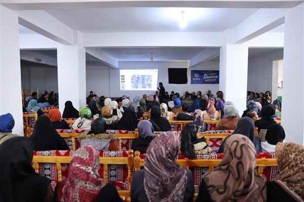 Bingöl Belediyesi, afetlere karşı bilinçli toplum oluşturma hedefiyle çeşitli mahallelerde