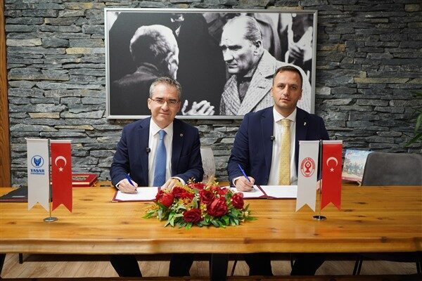 Protokole, Bornova Belediye Başkanı Ömer Eşki ile Yaşar Üniversitesi Rektör