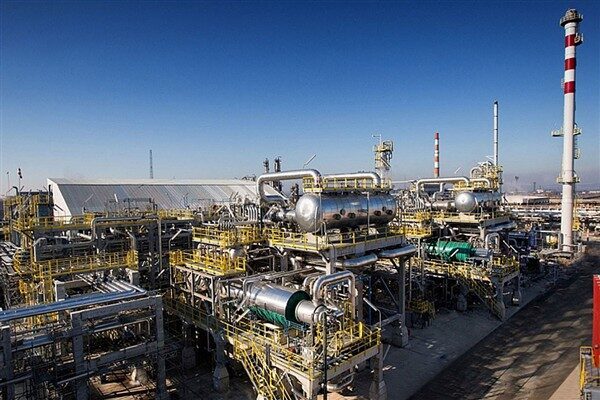 Burgaz, Bulgaristan'ın tek petrol rafinerisi ve Lukoil'in bir parçası olarak