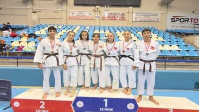 Edirne’de düzenlenen Uluslararası Judo Müsabakası’nda Gemlik Belediyespor Judo Takımı sporcuları,
