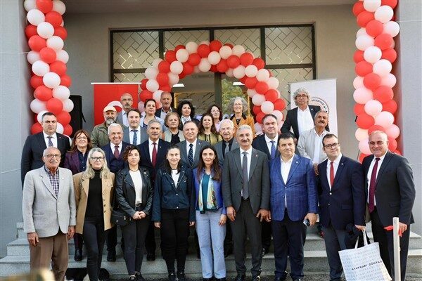 Açılışa; CHP Yerel Yönetimler ve Dirençli Kentlerden Sorumlu Genel Başkan