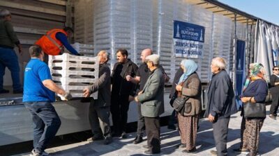 İzmir'de , çiftçilerin emeğini katma değerli ürüne dönüştürme çalışmalarına devam