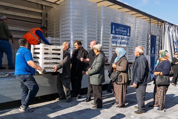 İzmir'de , çiftçilerin emeğini katma değerli ürüne dönüştürme çalışmalarına devam