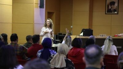 Antalya Büyükşehir Belediyesi, eğitim düzenledi. “Zaman Yönetimi” konulu eğitimde, personele