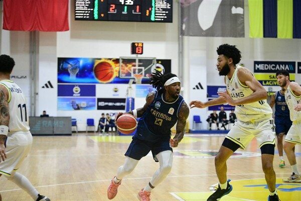 Çayırova Belediyesi, ligdeki sekizinci maçından da galibiyetle ayrıldı. Fenerbahçe Koleji