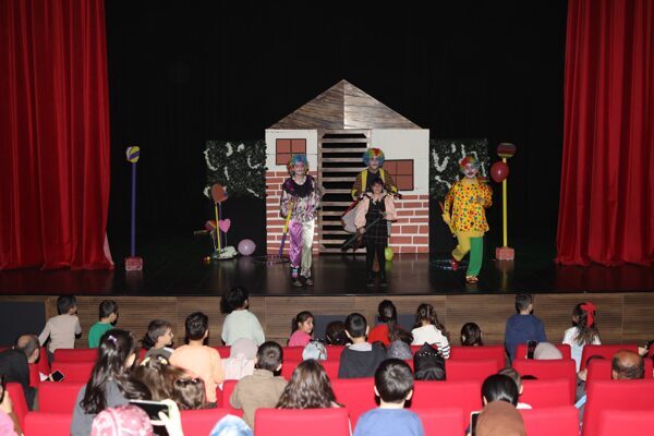 Okullara verilen 1 haftalık ara tatilin ardından, binlerce Çayırovalı çocuk,