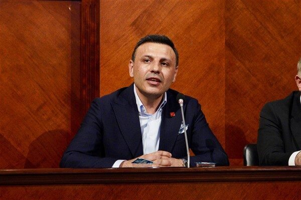 CHP İstanbul İl Başkanı Özgür Çelik açıklamasında.“Karşımızda ailenin kutsallığını bile