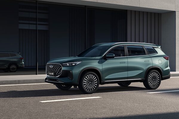 Chery, orta-büyük SUV segmentindeki TIGGO8 modelini yeniledi. Yeni TIGGO8, geliştirilmiş