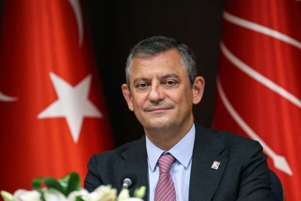 CHP Genel Başkanı Özel, kuruluşunun 42. yılı dolayısıyla gittiği KKTC’de,