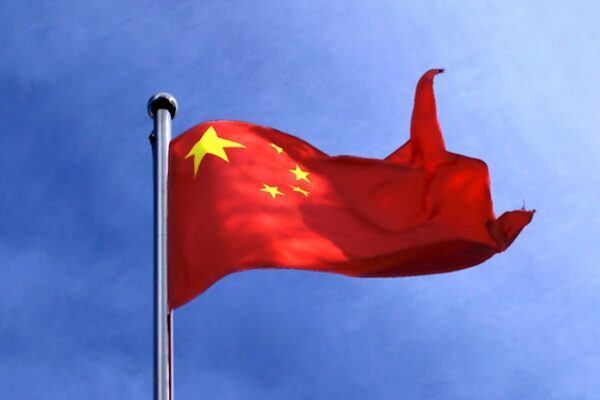 Çin Ticaret Bakanlığı Cuma günü, askeri donanım, yarı iletkenler ve