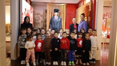 Çınar Çocuk Evleri öğrencileri, İzmit’teki Atatürk ve Milli Mücadele Anı Müzesi’ni