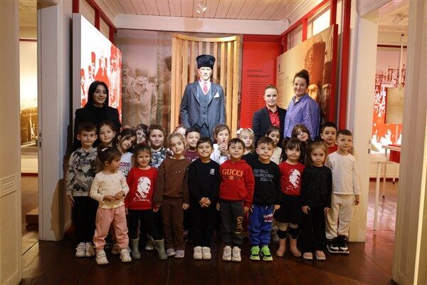 Çınar Çocuk Evleri öğrencileri, İzmit’teki Atatürk ve Milli Mücadele Anı Müzesi’ni