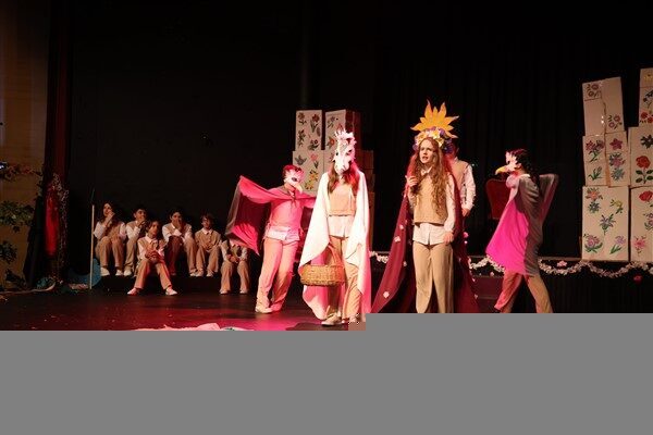 Marmaris Belediyesi’nin ara tatil döneminde çocuklara özel hazırladığı Çocuk Oyunları