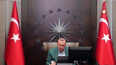 Cumhurbaşkanlığı kaynaklarından edinilen bilgiye göre, görüşmede Türkiye-Libya ikili ilişkileri ve