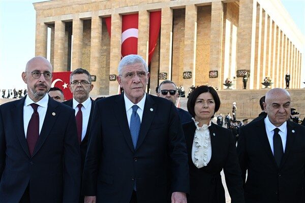 İYİ Parti Genel Başkanı Müsavat Dervişoğlu, Gazi Mustafa Kemal Atatürk'ün