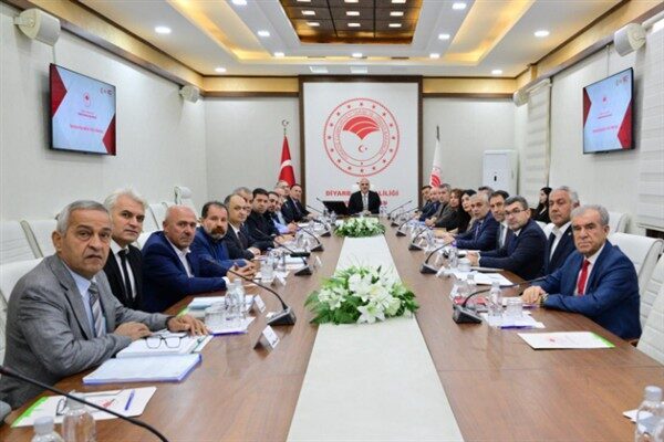 Toplantıda, il genelinde yaşanabilecek tarımsal kuraklığın etkilerini azaltmak, su kaynaklarının