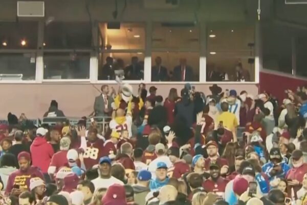 ABD Başkanı Donald Trump, Pazar günü Washington Commanders-Detroit Lions maçına