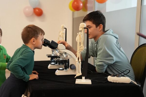 Düzce’de Bilim Şenliği TÜBİTAK desteğiyle gerçekleştirilen ve toplumun her kesiminde bilim ve teknoloji