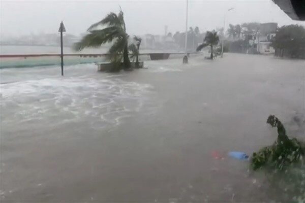 Ülkenin meteoroloji servisi Pagasa'ya göre, Fung Wong Tayfunu Pazar günü