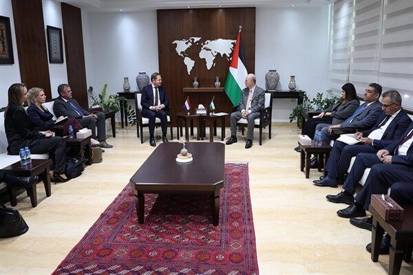 Filistin Başbakanı Muhammed Mustafa, Hollanda Dışişleri Bakanı David van Weel