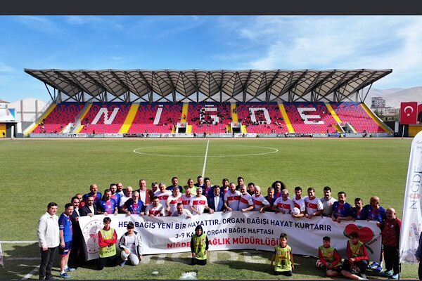 Niğde Belediyesi tarafından düzenlenen “Futbolun Yıldızları & Veteran Takımı Özel