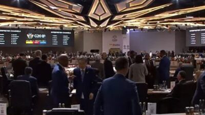 Açılış günü, ABD Başkanı Donald Trump'ın kayda değer yokluğuyla tanımlanıyor.