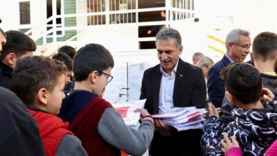 Kentimizin gururu Gemlikspor’un forma dağıtım çalışmaları, ilçe genelindeki okullarda öğrencilerle