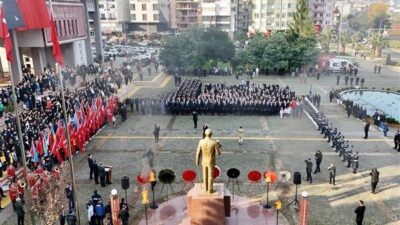 Anma töreni Valilik önünde yapıldı. Giresun Belediye Başkanı Fuat Köse’nin da