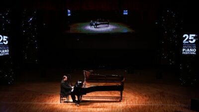 Antalya Büyükşehir Belediyesi'nin 25'incisini düzenlediği Uluslararası Antalya Piyano Festivali'nde Gökhan