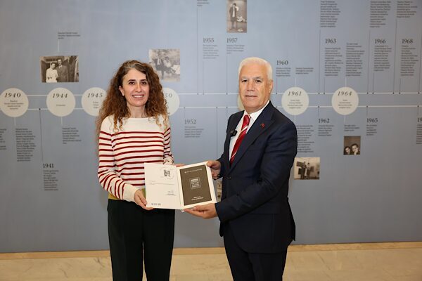 “Gözlerimin önündesin” sergisi sanatseverleri buluşturuyor Bursa Büyükşehir Belediyesi, Türk sanatının öncü isimleri Nasip ve Nuri