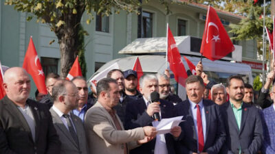 İznik’in tarihsel ve kültürel kimliğine dikkat çeken Gürsel, ilçenin köklü