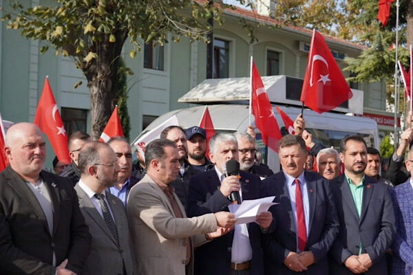 İznik’in tarihsel ve kültürel kimliğine dikkat çeken Gürsel, ilçenin köklü